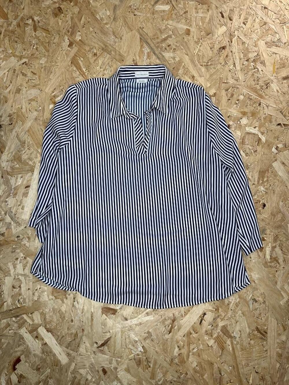 Van Heusen Blouse Womens XL Blue White Vertical Stripe V-Neck 3/4 Sleeve Top